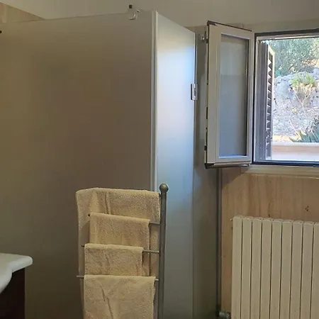 Ivan Mare A Pescoluse Villa